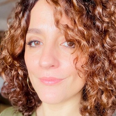 NELLY B. - Freelance Graphic Designer