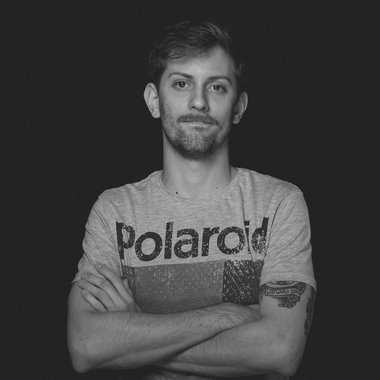 Manuel R. - Freelance Graphic Designer