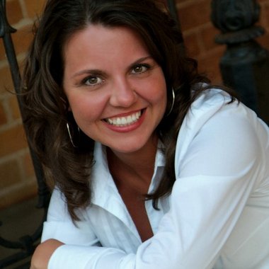 Elizabeth G. - Freelance Voiceover Artist