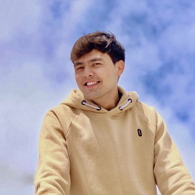 Riza M. - Freelance Web Developer