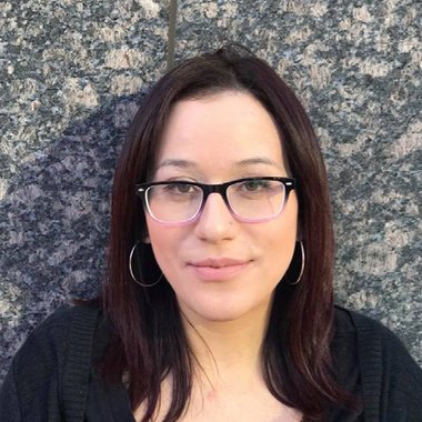 Laura A. - Freelance Logo Designer