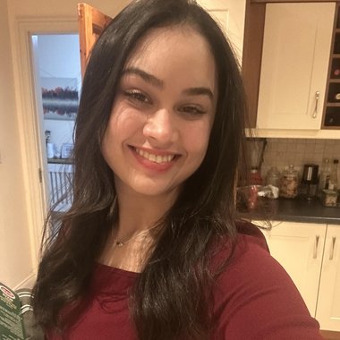 Alline E. - Freelance Community Manager
