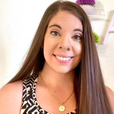 Ashlee T. - Freelance Presentation Designer