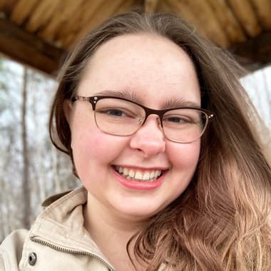 Julia M. - Freelance Graphic Designer