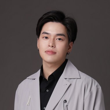 Zephyr H. - Freelance Ui Designer