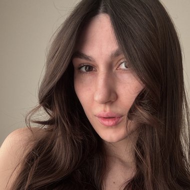 Yuliya K. - Freelance Community Manager