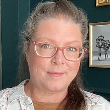 AKendall - Freelance Graphic Designer