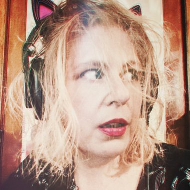 itscarriecaulfield - Freelance Podcast Producer