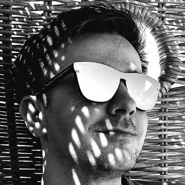 Łukasz S. - Freelance Graphic Designer