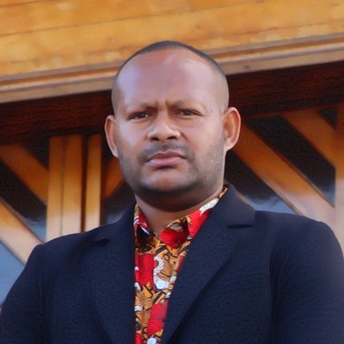 Desmond S. - Freelance Web Designer