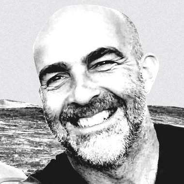 Ian G. - Freelance Graphic Designer