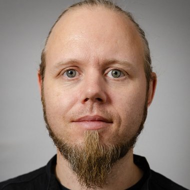 Sacha M. - Freelance Graphic Designer