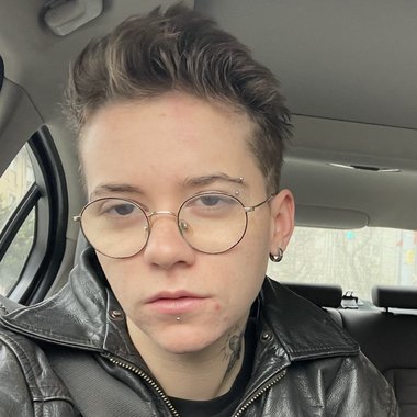 İzel E. - Freelance Assistant Editor