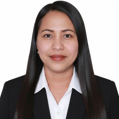 Everlyn M. - Freelance Brand Designer