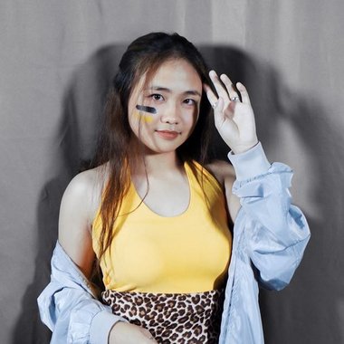 Linz B. - Freelance Graphic Designer