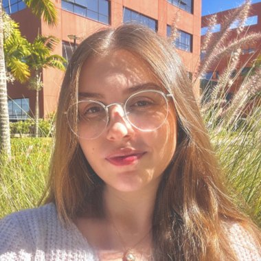Camila I. - Freelance Content Creator
