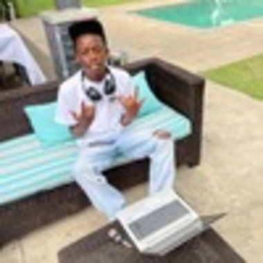 Bwalya L. - Freelance Motion Graphic Designer
