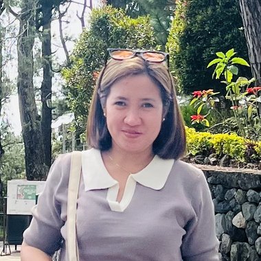 Regina B. - Freelance Brand Designer