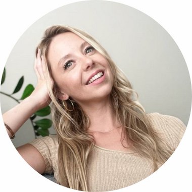 Ombeline G. - Freelance Graphic Designer