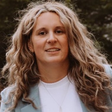 Annette M. - Freelance Designer