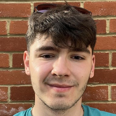 Sergiu-Denis A. - Freelance Content Creator