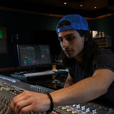 Benjamin P. - Freelance Recording Studio