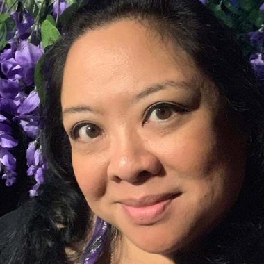 CristinaChavez - Freelance Graphic Designer