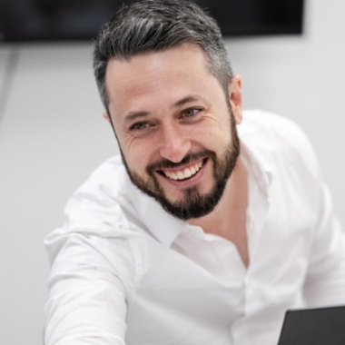 Luiz S. - Freelance Web Developer