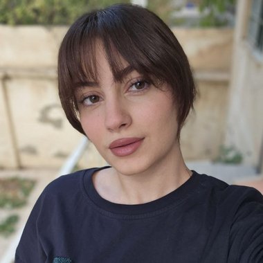 Delaram h. - Freelance Graphic Designer