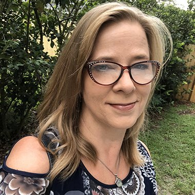 Marianne - Freelance Graphic Designer