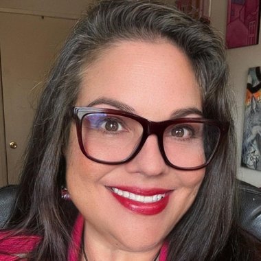 Suzette F. - Freelance Designer