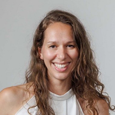 Inês C. - Freelance Graphic Designer