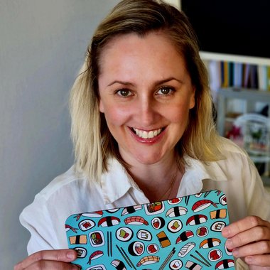 Daniela L. - Freelance Graphic Designer