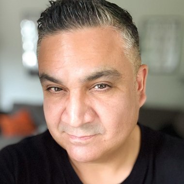 Ernesto R. - Freelance Graphic Designer