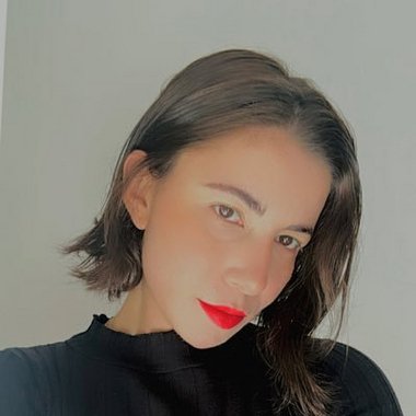Rania D. - Freelance Graphic Designer