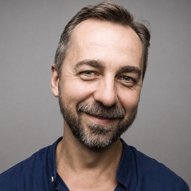 Vladimir E. - Freelance Designer