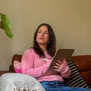 Lilly R. - Freelance Designer