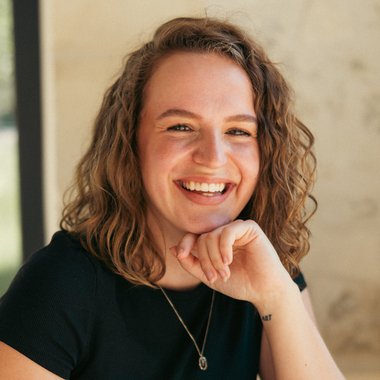 Pauline E. - Freelance Videographer