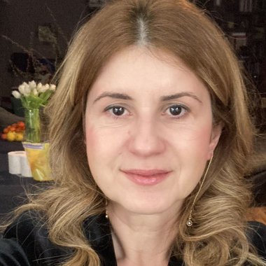 Kati I. - Freelance Fractional Cmo