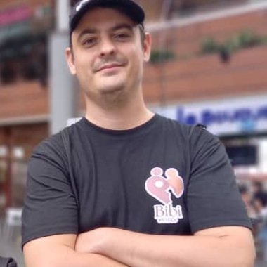 IGNACIO S. - Freelance Graphic Designer