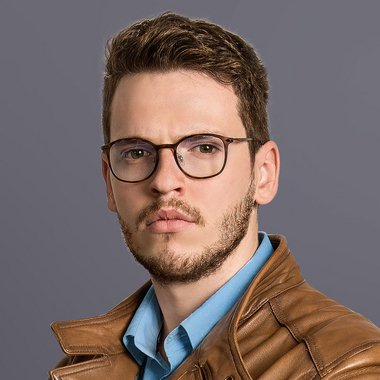 Ilija V. - Freelance Designer