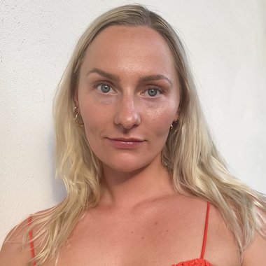 Ella S. - Freelance Social Media Manager