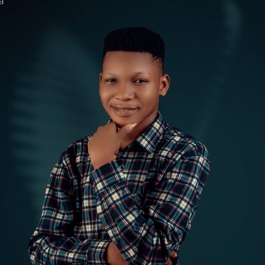 Olumide I. - Freelance Graphic Designer