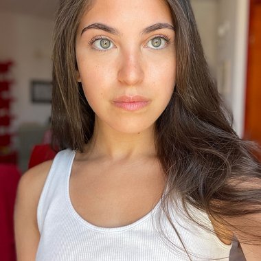 Simona T. - Freelance Ui Designer