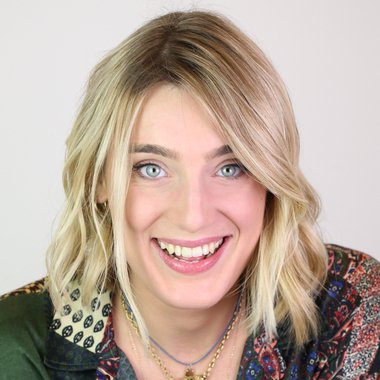 Angèle D. - Freelance Community Manager
