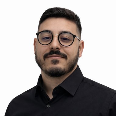 Hamza B. - Freelance Graphic Designer