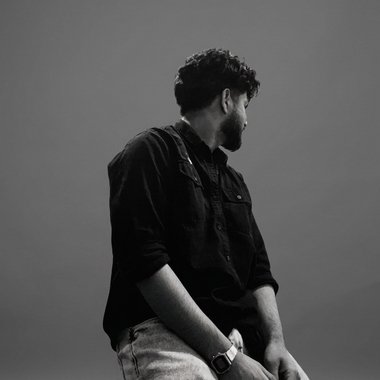 Alen J. - Freelance Graphic Designer