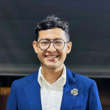 Álvaro G. - Freelance Graphic Designer