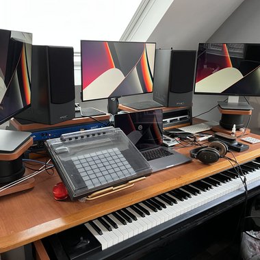 Visual W. - Freelance Music Producer
