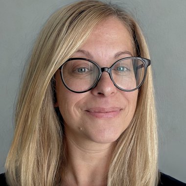 Nina R. - Freelance Abm Marketer